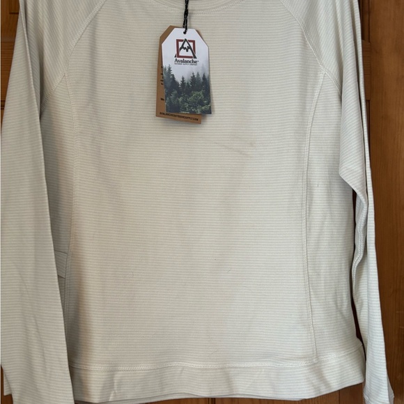 Avalanche Outdoor Supply Top - Picture 2 of 10